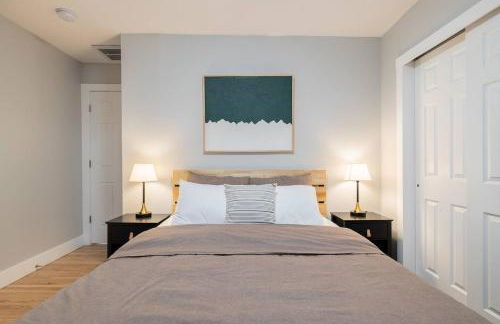 Light-filled retreat w hot tub & firepit - Foto 27