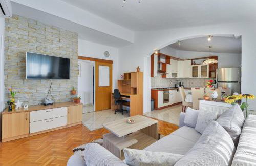 Holiday House Marina with pool - Foto 33