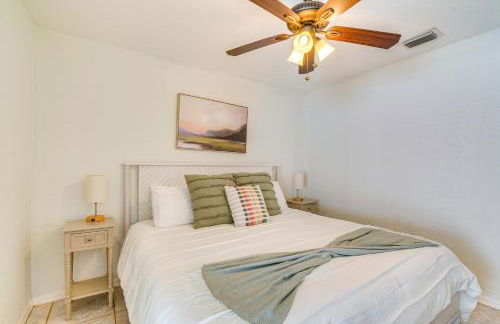 Relax Poolside Spring Hill Family Home with Yard! - Foto 23