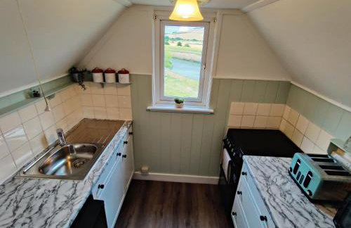 Historic river side cottage - top apartment - Foto 17