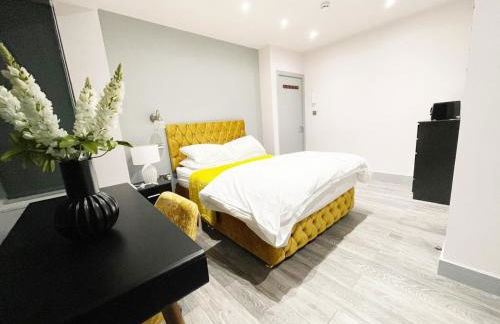 Private Family and Business Rooms Harrow Fast WiFi - Photo 11