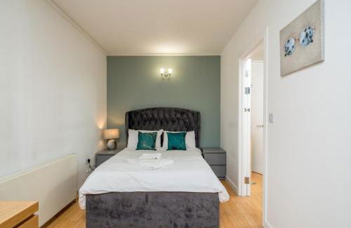 Lovely 3BD Flat, Parking, sleeps SIX close to O2 - Foto 17