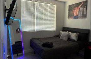 The 513 Flat 2! 1BR, 1Bath Apt with Pool and Riverfront View! Free Gated Parking! Only Steps from The banks & Stadiums! - Foto 7