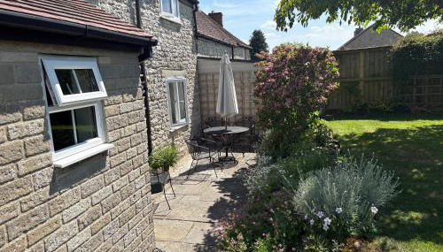 April Cottage Meadow Studio - Photo 5