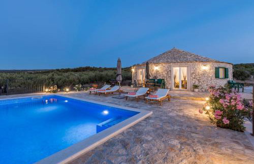 Island Getaway - Heritage House - Photo 58