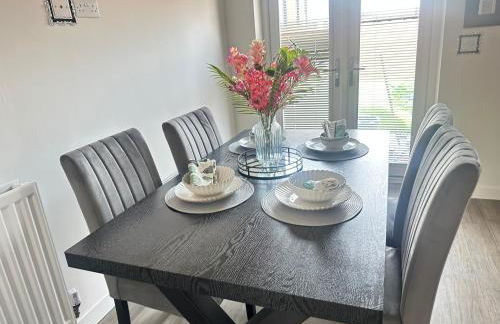 4 Bed House - Sleeps 7 - Pets - Parking - Wifi - Foto 12