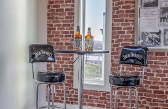 Jack Daniels House with Rooftop Golf, City views! 8min to Whiskey Row! Sleeps 10! - Foto 16