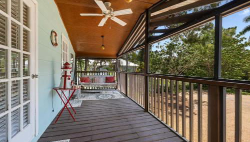 Gulf Access Waterfront Oasis with Heated Pool! Near Beach & Mercato! - Foto 4