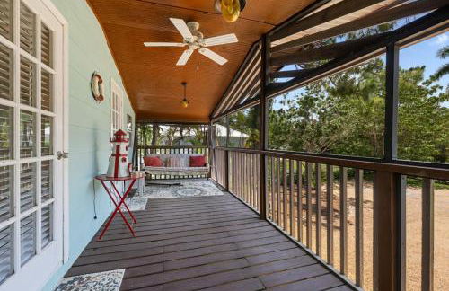 Gulf Access Waterfront Oasis with Heated Pool! Near Beach & Mercato! - Foto 4