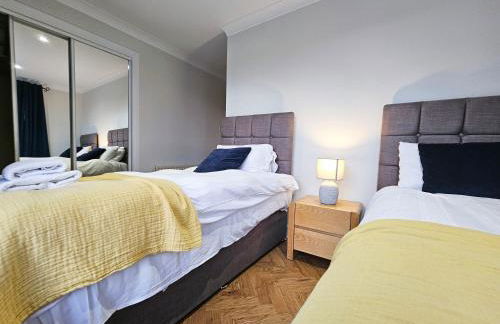 Edinburgh Central 2-bedroom Apartment with Free Parking and Stunning Views - Photo 13