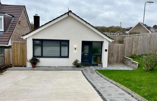 Modern Bungalow - Holiday or Contractors - Driveway Parking - Photo 2