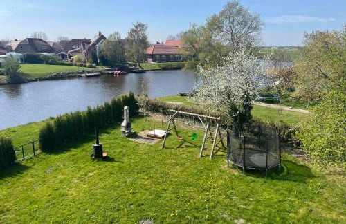 Weißes Apartmenthaus am Kanal - Foto 2