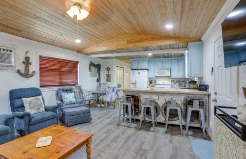 1 Mi to Festivals! Grand Isle Getaway w/ Deck - Foto 1