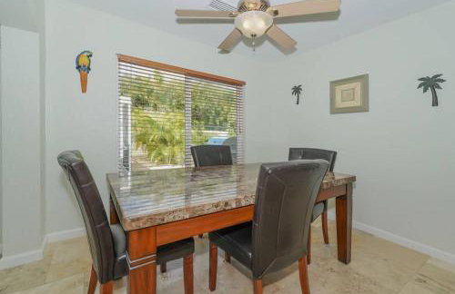 Heated Pool Home - Perfect Location - Walk to Beach, Restaurants and More! - Foto 16