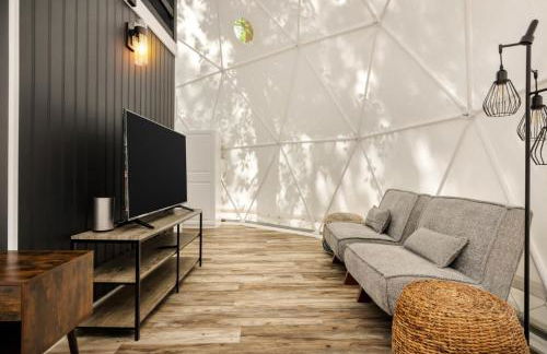 Luxe 2 Bed Dome w Hot Tub Deck Fire Pit & Bath - Foto 14