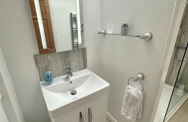 2 Bedroom Cottage Free Private Parking Fire Place - Photo 10