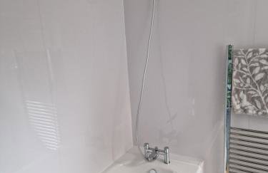 Millmead Apartment in central Guildford with parking - Photo 22