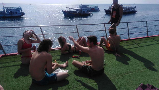 Disfrutando a bordo del barco