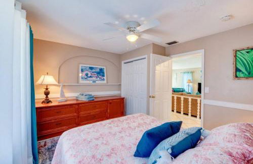 Large pool home and blocks away from the beach - Foto 20