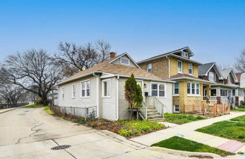 Pet Friendly 8 Mi to Chicago - Fenced Backyard! - Foto 24