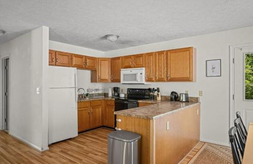 Bryce Cabin - Hot Tub, Fire Pit, Pets, Screened Porch, Wi-Fi - Foto 22