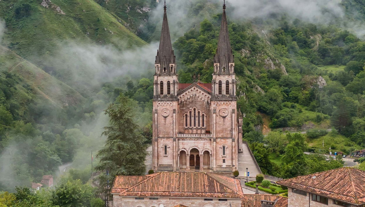 Covadonga, Cangas de Onís Lakes + Lastres Day Trip