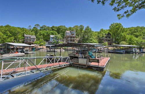 Lakefront Rocky Mount Cabin with Dock and Kayaks! - Foto 2