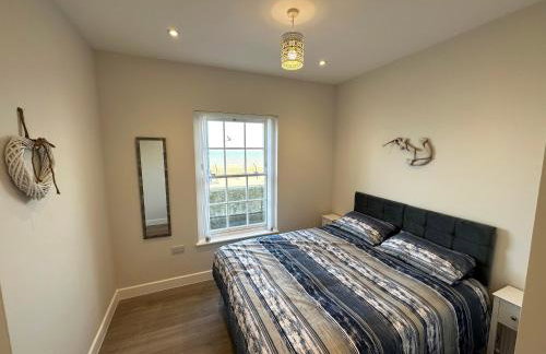 Beachfront Bliss Apartment - Near Hythe - On Beach Seafront - Private Parking - Photo 8