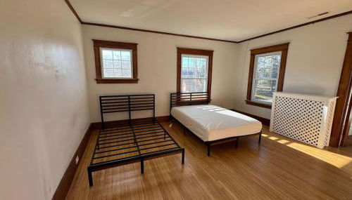 Warm and Cozy 4Bd 2Bath - Foto 3