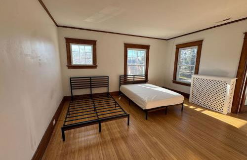 Warm and Cozy 4Bd 2Bath - Foto 3