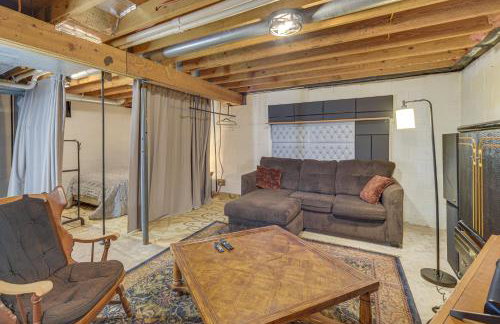 Walk to Crooked Lake Beach and Dtwn! Home with Patio - Foto 10