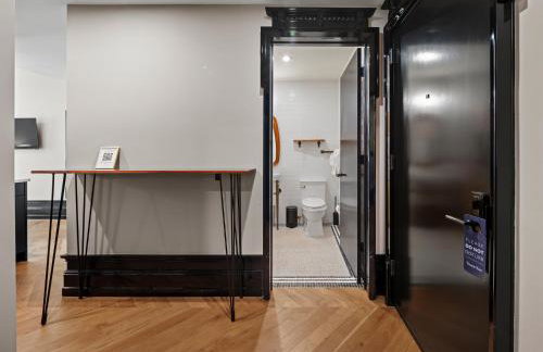 Freeman 802 by Rove Travel - 1BRCondo with Shared Amenities - Foto 13
