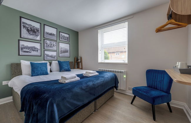 Stableside at York Racecourse - Photo 2