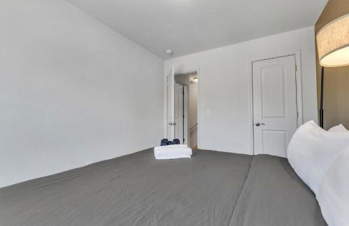 4BR Townhouse King Bed 2-Story Near NC State - Foto 31