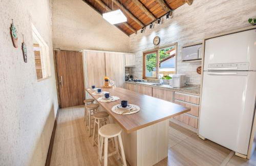 Casa Rústica com Piscina Privativa, Banheira de Hidromassagem, Ar-Condicionado, Pet friendly - Refúgio na Natureza a 5 Minutos do Centro de Imbituba, Perfeita para Famílias e Grupos - Photo 27