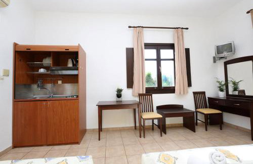 Palirria Hotel & Studios - Photo 30