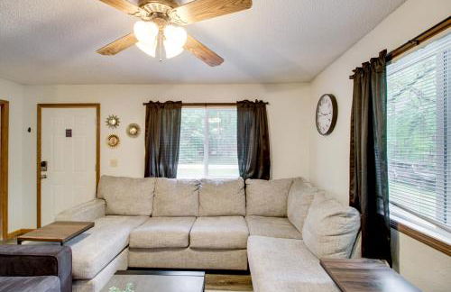 Near Lakes Updated Family Home with Deck in Cushing - Foto 6