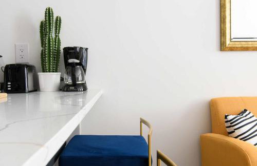 1597-3 Studio Upper East Side Apt W&D in unit - Photo 8