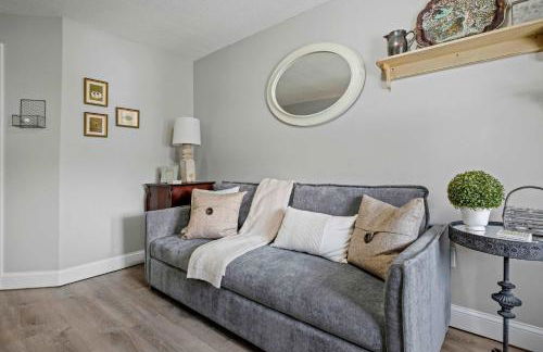 Fully Furnished 1st Floor 1 Bed 1 Bath Condo - Close To Shopping & Hwys North&South - Foto 8