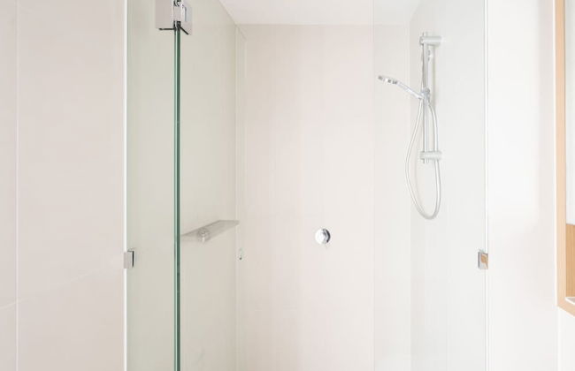 Modern Apartment in Darling Harbour - Photo 14