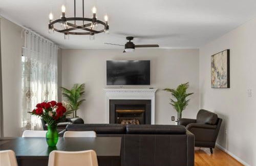 5 BedRooms Family retreat with GameRoom Near DC & Qunatico - Photo 12