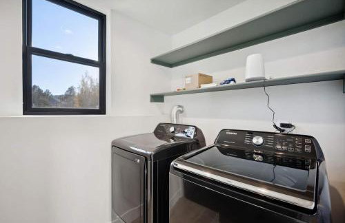 Modern Mountain House with Spa and Scenic Views - Foto 42