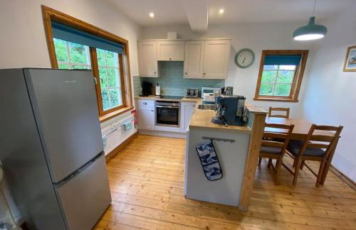 Riverside Cottage with balcony and fishing jetty - Foto 38