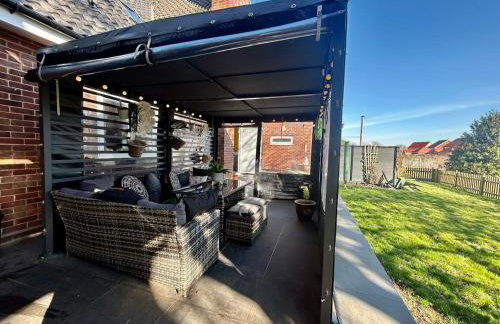 Grand Idyllic Hideaway Home With Hot Tub, Sleeps 8 - Foto 16