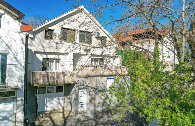 VP Apartment - A Forest Retreat in the Heart of the City! - Foto 20