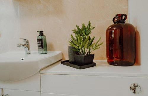 NovaCrest - Stylish 3 Bedroom with Parking - Sleeps 5 - Foto 41