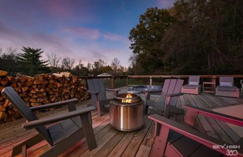 Creekside Oasis - 5BR Retreat with Pool & Hot Tub - Foto 4