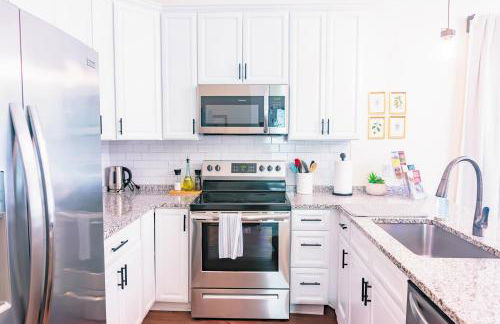 The Lotus Suite Newly Built Upscale Central - Photo 10