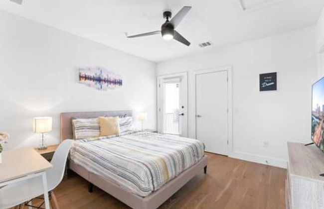 East Downtown 3BR Condo Free Parking Sleeps 7 - Foto 12