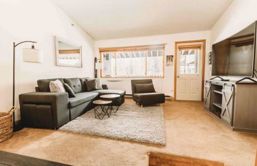 Sunday River Ski In Ski Out Mountain View Condo with Hot Tub Pool and Sauna! - Foto 25